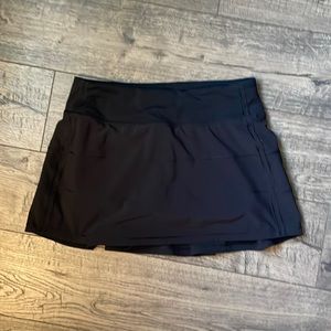 black lululemon pace rival mid-rise skirt